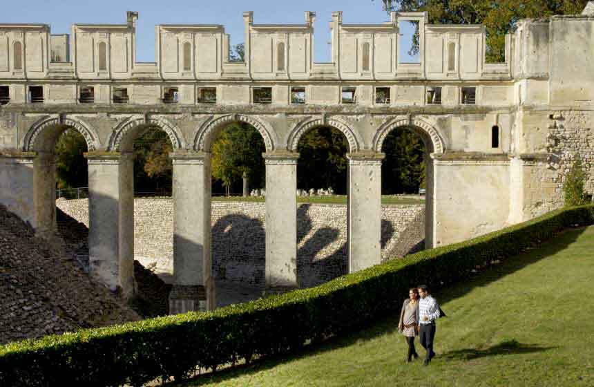 ... and the Château de Fère en Tardenois is within easy reach of the Best Western Hôtel Ile de France 