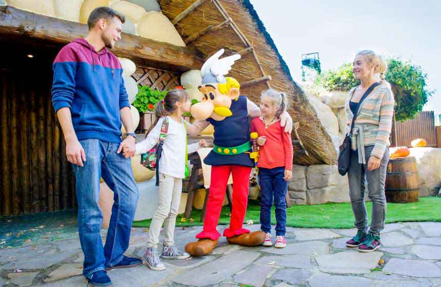 Le Parc Astérix theme park is within easy reach of Le Bois de Rosoy treehouse bed and breakfast in Rosoy en Multien, Northern France