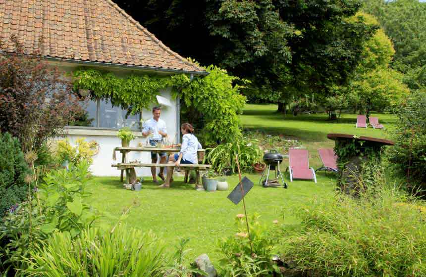 Le Clos de Marenla is surrounded by gorgeous gardens with plenty of spots to sit out, relax and eat