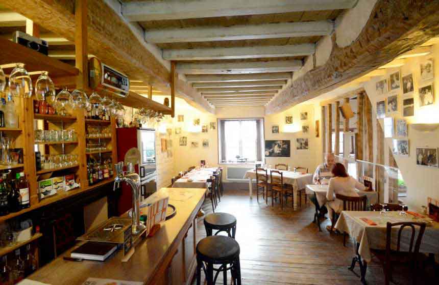 The on-site restaurant at Camping Ferme des Aulnes in Northern France