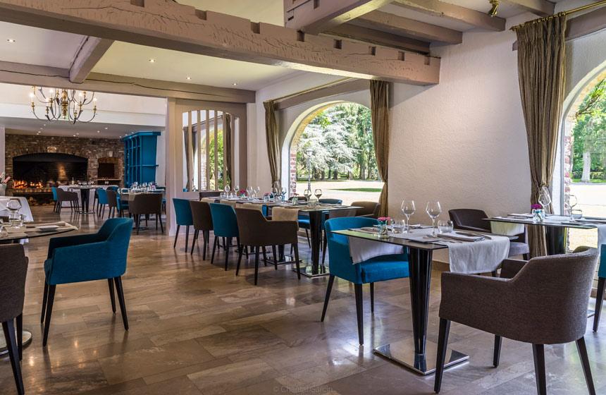 See the wood-fired meats cooking at the château’s Vert-Mesnil restaurant 