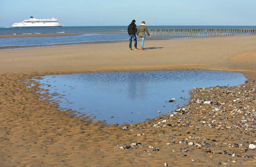 The iconic cliffs and coastline at Cap-Blanc-Nez are only 20 minutes from your Calais boutique B&B