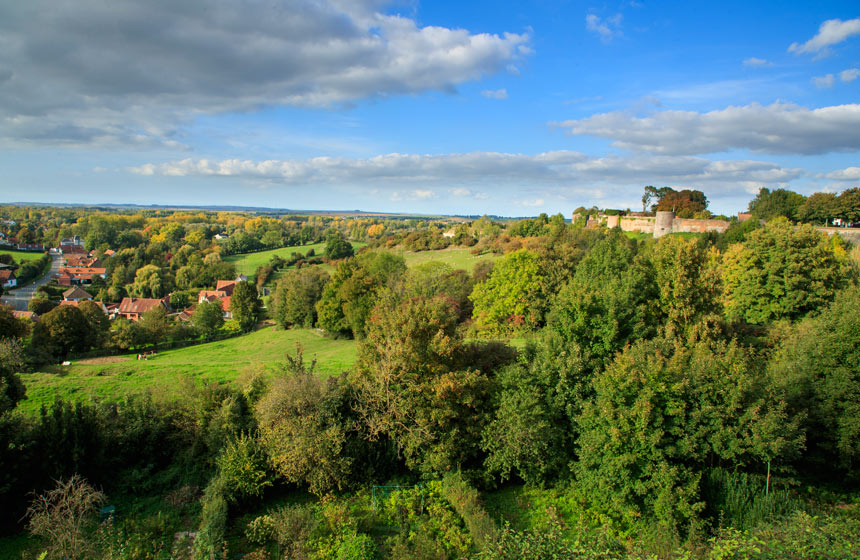 The hotel is located in beautiful Montreuil-sur-Mer with its sweeping views of the surrounding countryside from the old town walls