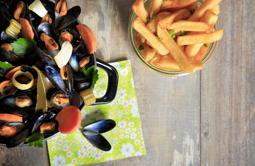 Be sure to indulge in some delicious moules-frites (mussels and chips) by the sea during your Bray-Dunes weekend in Northern France