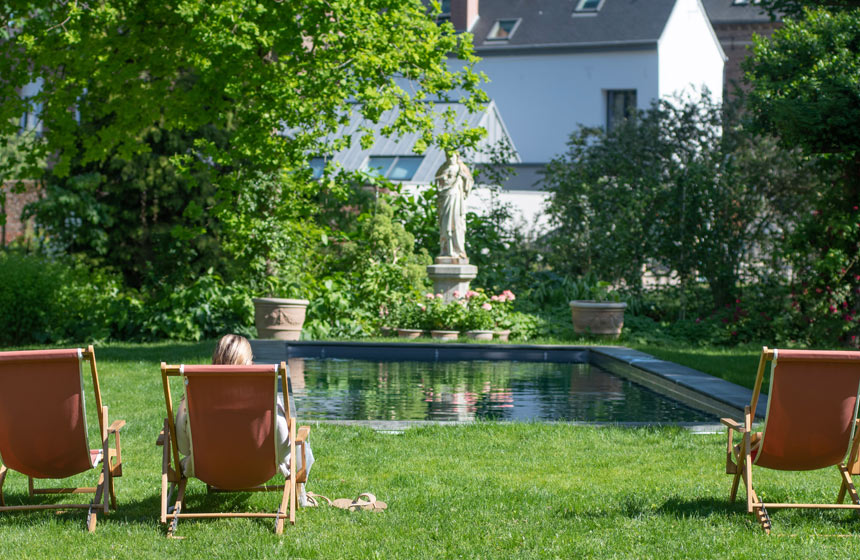 Enjoy the serene outdoor space at Les Myrrhophores' luxury B&B in Abbeville