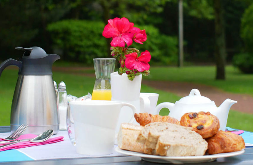 Enjoy breakfast out on the terrace at your 4 star hotel in Le Touquet