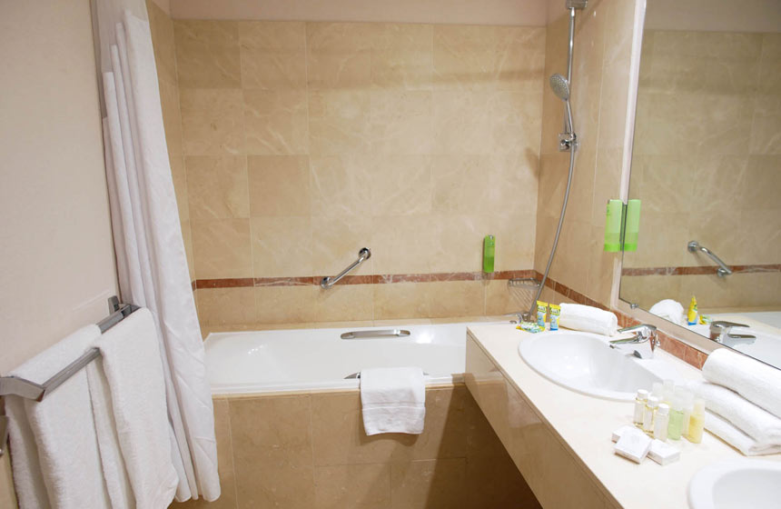 Bathrooms at the Holiday Inn, your 4 star hotel in Le Touquet 