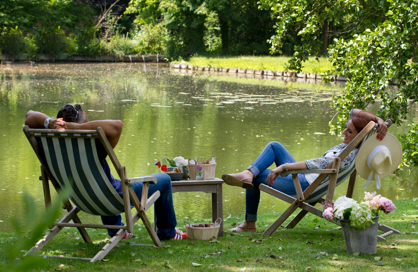 Relax a while in the Amiens holiday cottage’s garden – a peaceful haven at the heart of the Hortillonnages floating gardens