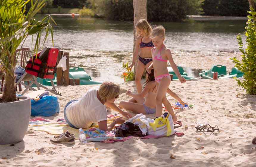 Domaine du Lieu Dieu in Beauchamps even has its own little lakeside beach