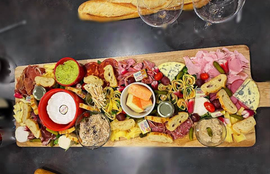 Order in a scrumptious tasting board from La Bière Vagabonde