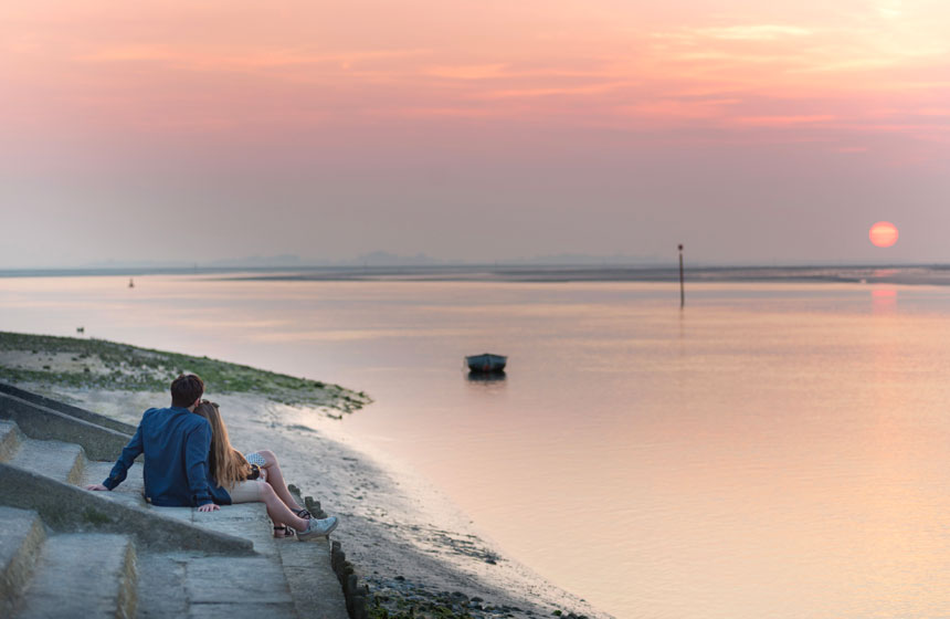 Admire a sunset from the seawall in Saint-Valery-sur-Somme