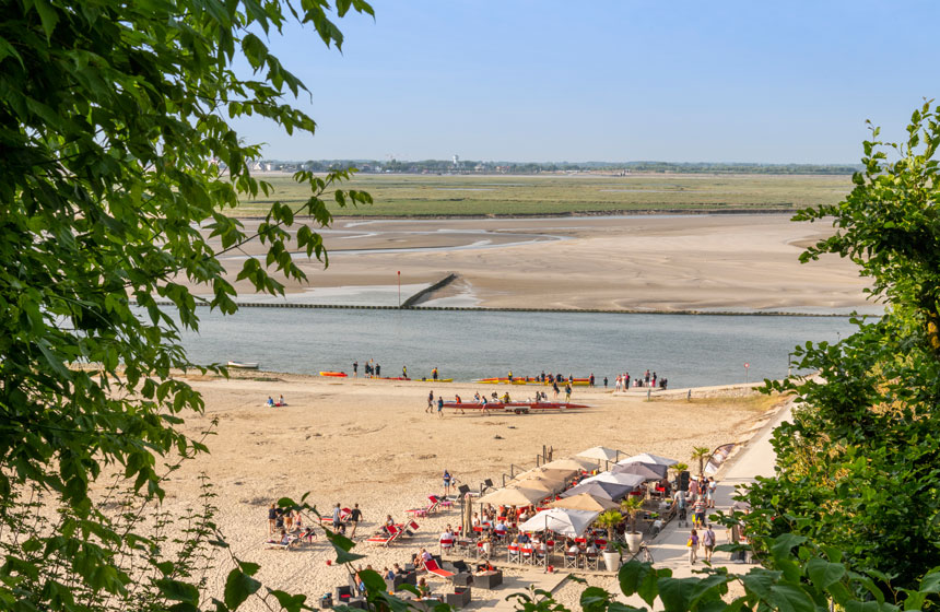 Close to the hotel you’ll find Buvette de la Plage, Saint Valery sur Somme’s beach bar right on the sands