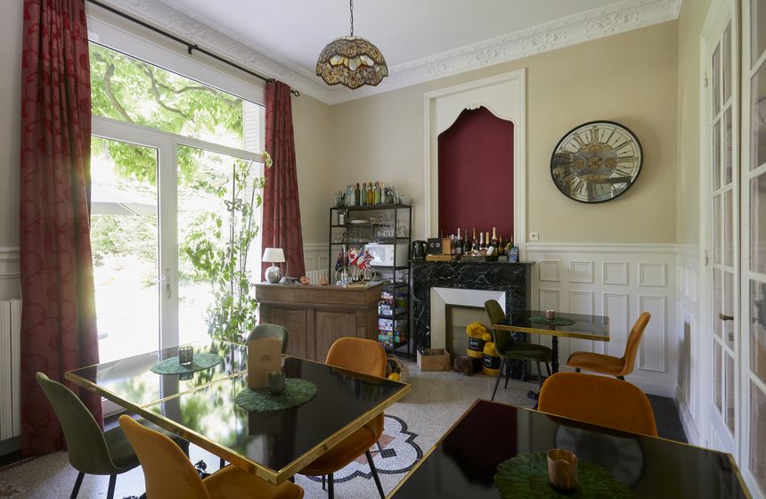 Lounge bar at Coeur d'Eden B&B, in Northern France