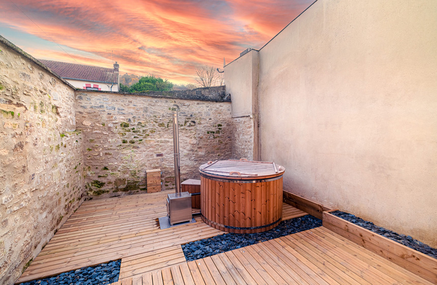 Your private terrace at Gite la Grange with its Nordic hot tub