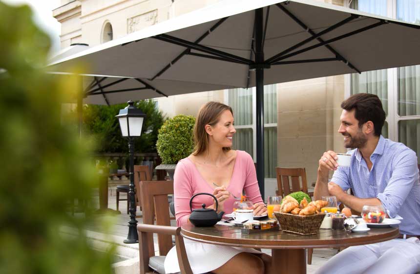Tiara Mont Royal Chantilly - Terrace breakfast