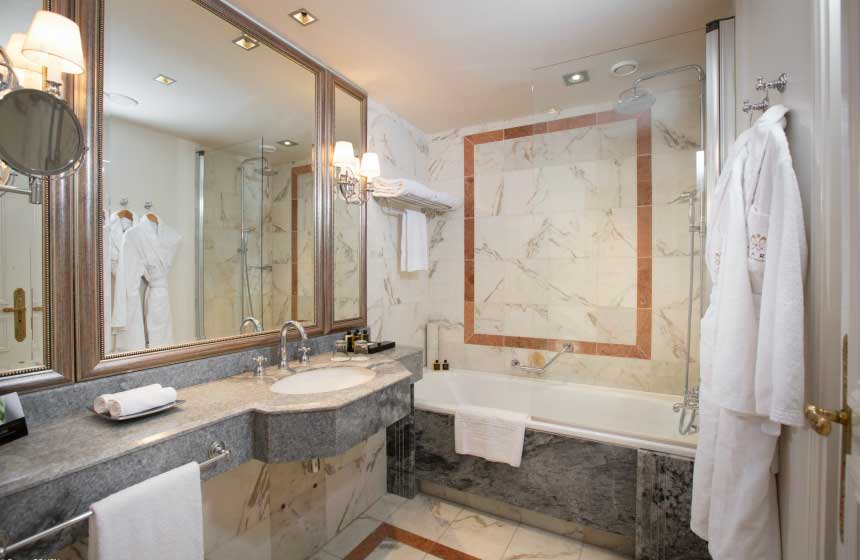 Tiara Mont Royal Chantilly - Bathroom