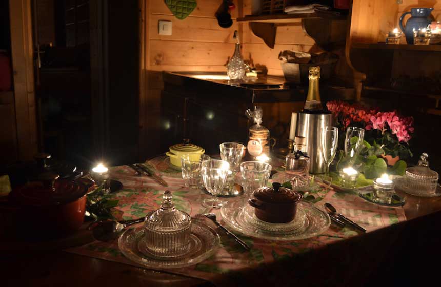 Cosy and candlelit dinner for two at Maison de l'Omignon ‘roulotte’ (gypsy caravan) near St Quentin and the A26 motorway in Northern France