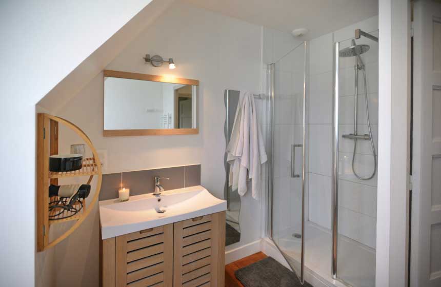 One of the two bathrooms at Villa des Groseilliers self-catering gite in Northern France