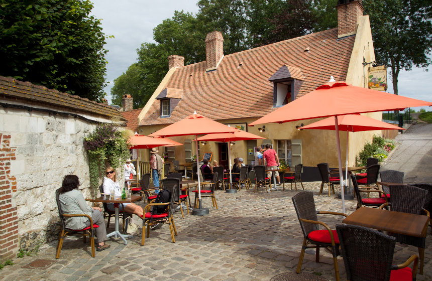 Unmissable rue du Clape en Bas’ terraces, Montreuil-sur-Mer