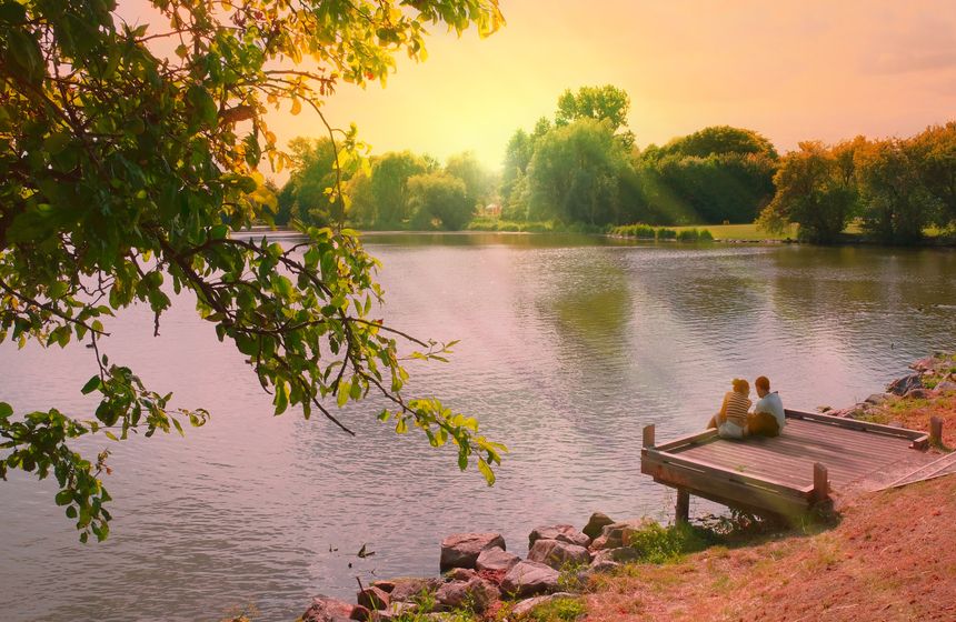 Enjoy the pontoons and lapping water at 'Etang du Vignoble' lake nearby