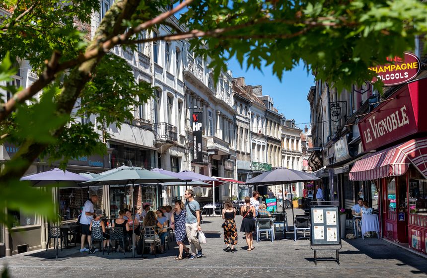 Enjoy browsing in Valenciennes' pedestrianised shopping quarter