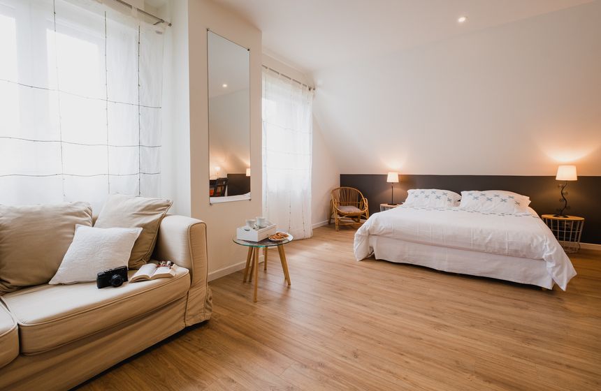 The spacious bedroom on your romantic weekend in Bray-Dunes is called the ‘Courlis Cendré’
