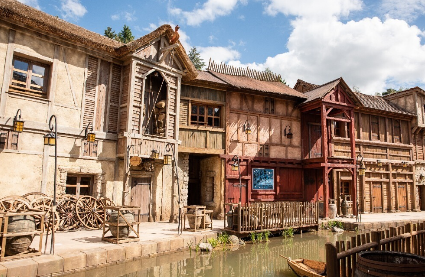 Spending the weekend at this Parc-Astérix hotel in Northern France is a little like being on a film-set! 