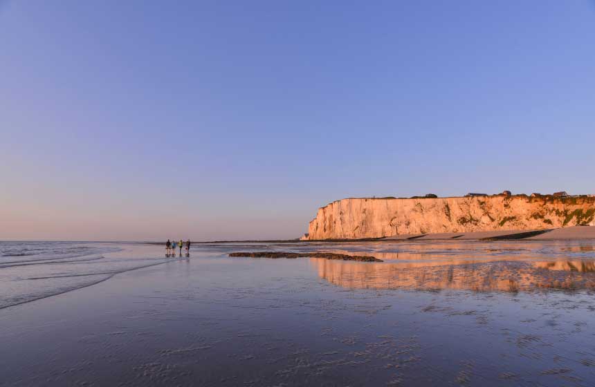 The cliffs at Mers-les-Bains, only a 15-minute drive away from your accommodation in Beauchamps