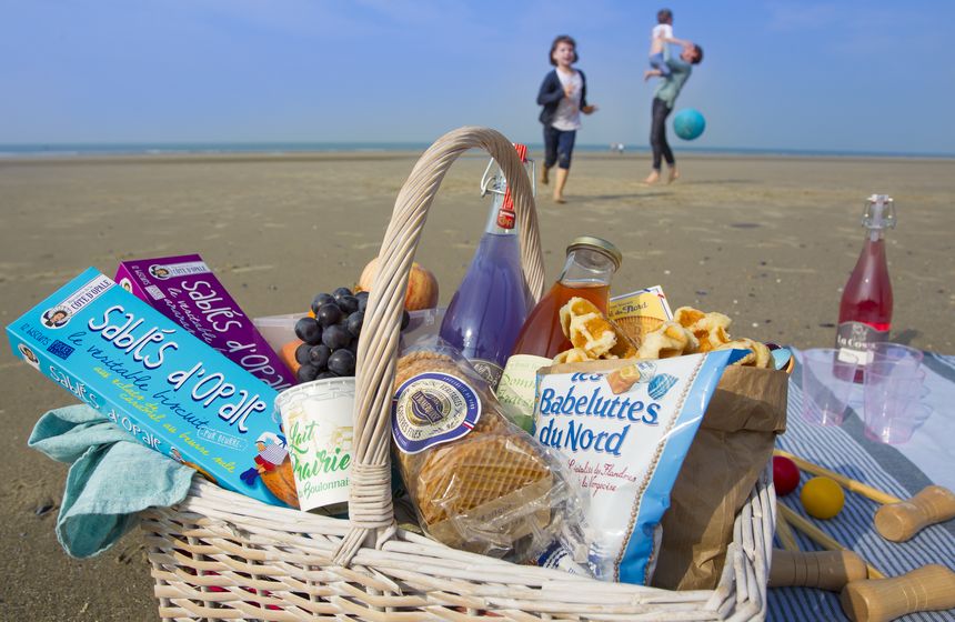 Enjoy a Northern France beach picnic during your stay at B&B Villa Samoa, Bray-Dunes