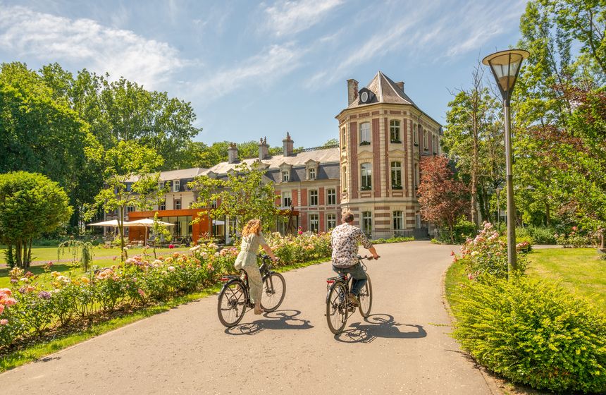 Hire e-bikes on your luxury stay at Château de Beaulieu