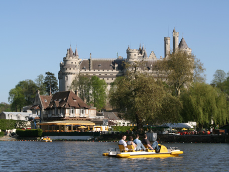 chateau-pierrefonds-et-pedalos-1-credit-etienne-tartron.jpeg