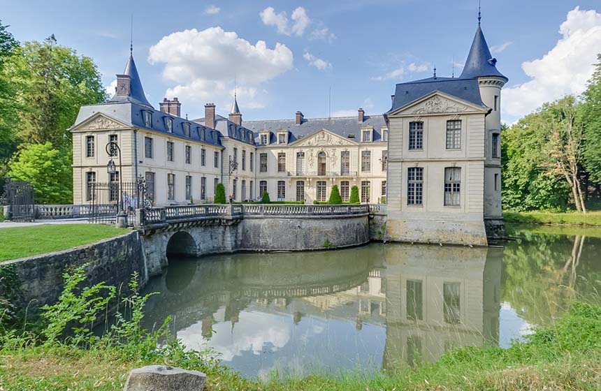 Château-Hotel d'Ermenonville, just an hour’s drive from Paris, is the stunning centrepiece of a park named after Jean-Jacques Rousseau  