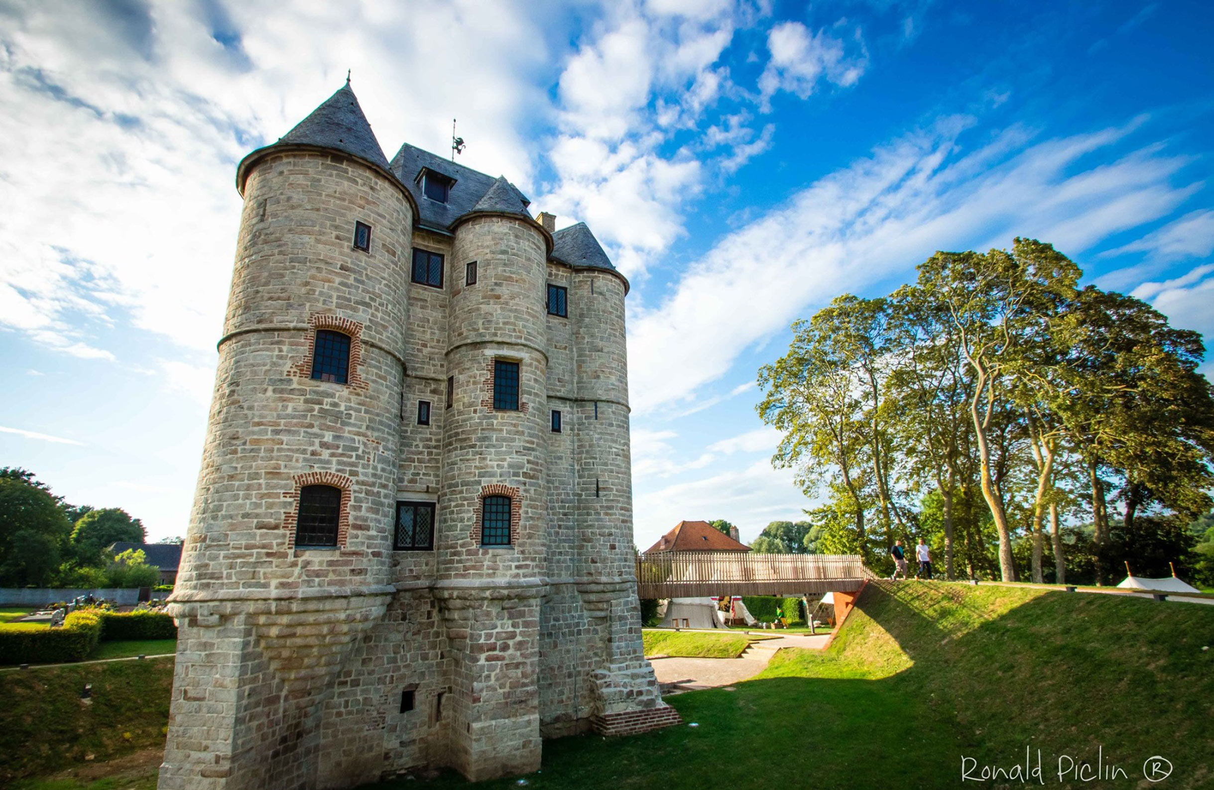 Donjon de Bours, a medieval tower-house just as it was in the 14th century