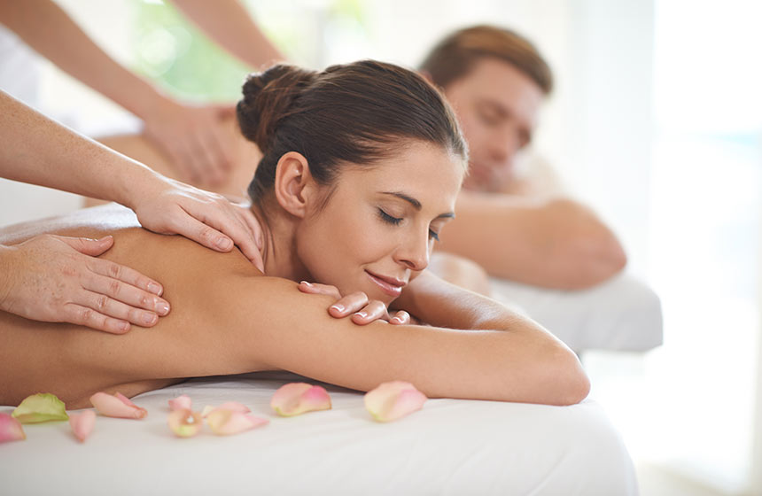 In the careful hands of our therapists, leave the world outside enjoying a romantic massage-for-two at Château-de-Montvillargenne hotel