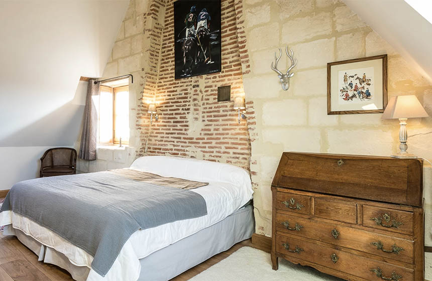 You'll find 5 comfortable luxury bedrooms at Manoir de la Cour 