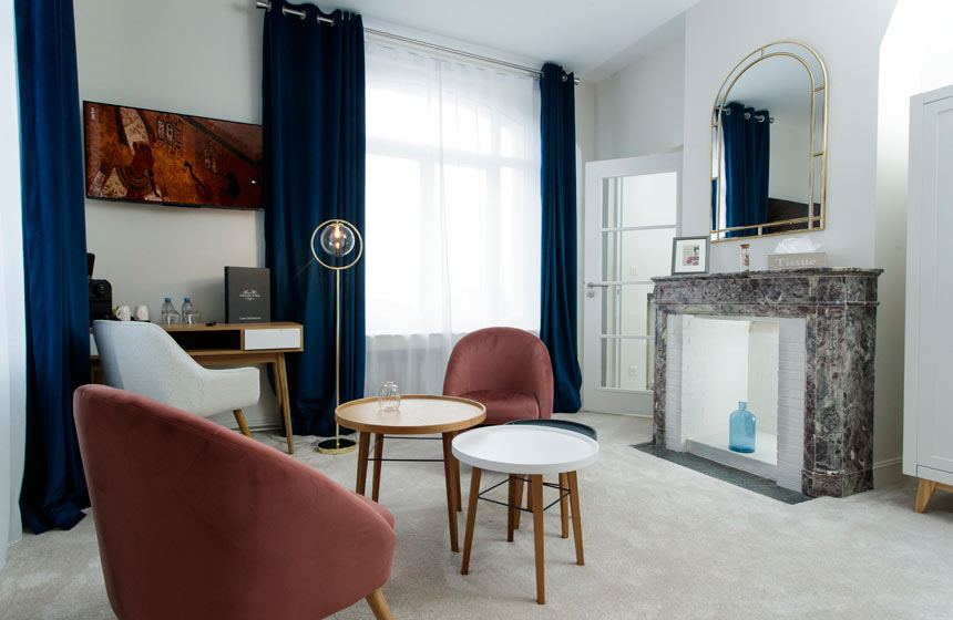 Relax in contemporary décor and soft furnishings of the hotel’s Juliette suite