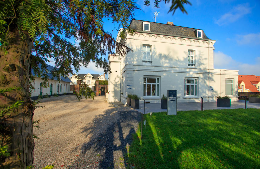 Expect all the grandeur of a chateau at Hotel Echappée en Baie in Saint Valery sur Somme