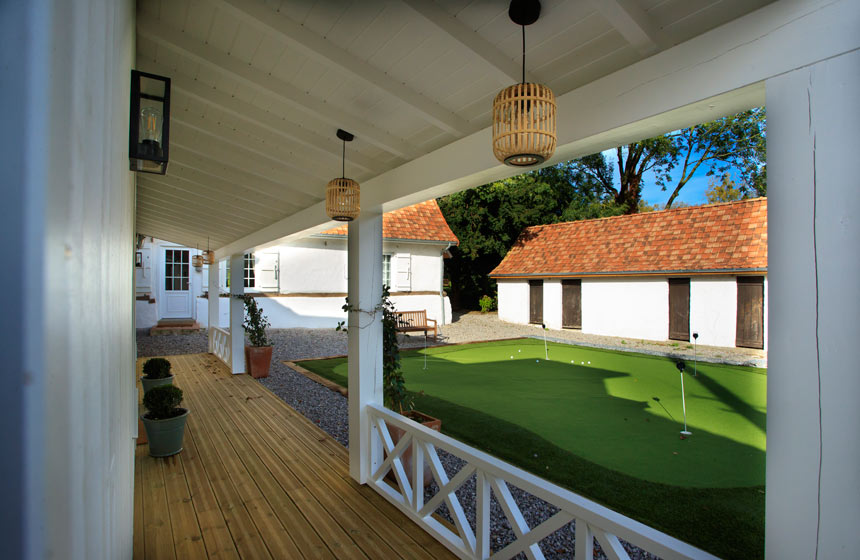 Whether you're an expert or a complete beginner, enjoy a practice on La Plonplonière's putting green