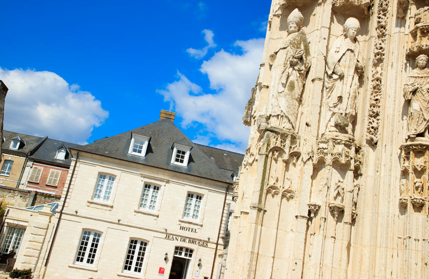 Near the A16 motorway, the 'Jean de Bruges' is a 3* hotel near Abbeville, France
