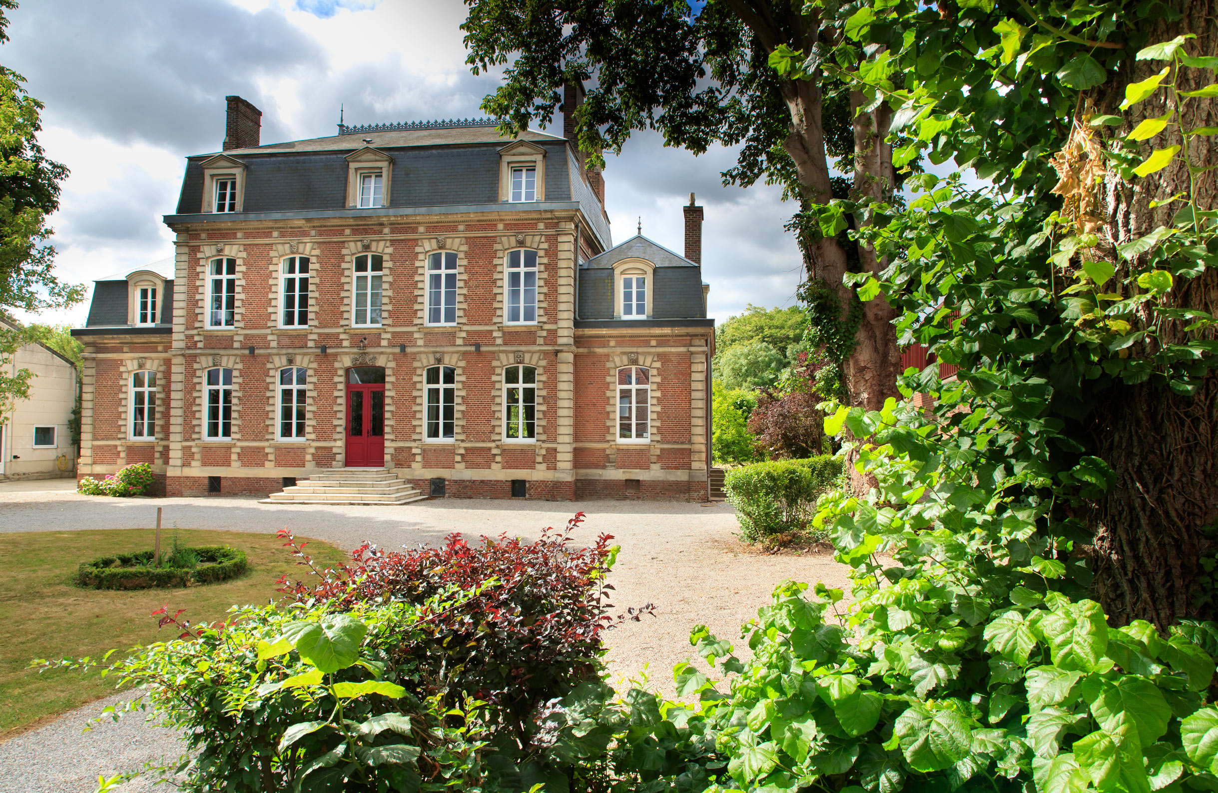 Serious kerb appeal at Villa Varentia, your boutique B&B on the Somme remembrance trail in Northern France