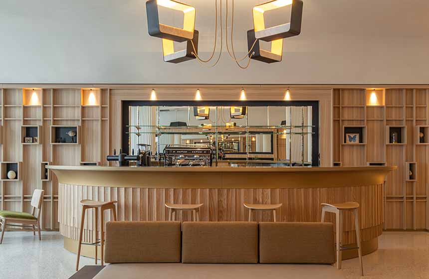 Why not head to the Radisson Blu’s bar to treat yourself to a pre-dinner cocktail complete with sea view