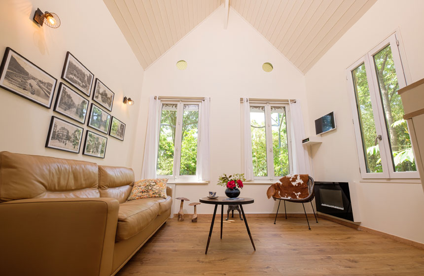 The cosy interior of your Amiens holiday cottage Ch’Canard