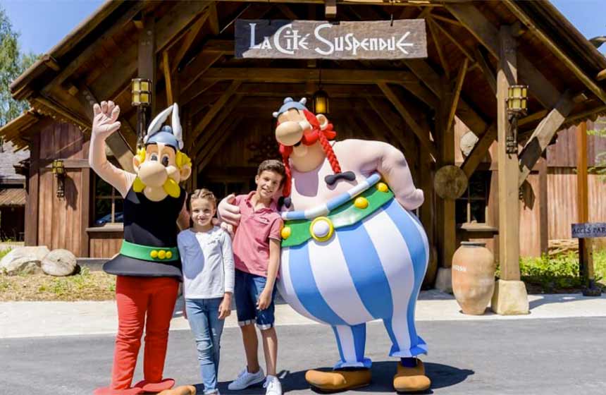 Astérix and his best-friend Obélix join you at breakfast time!