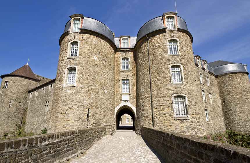 The imposing gateway to Boulogne sur Mer castle