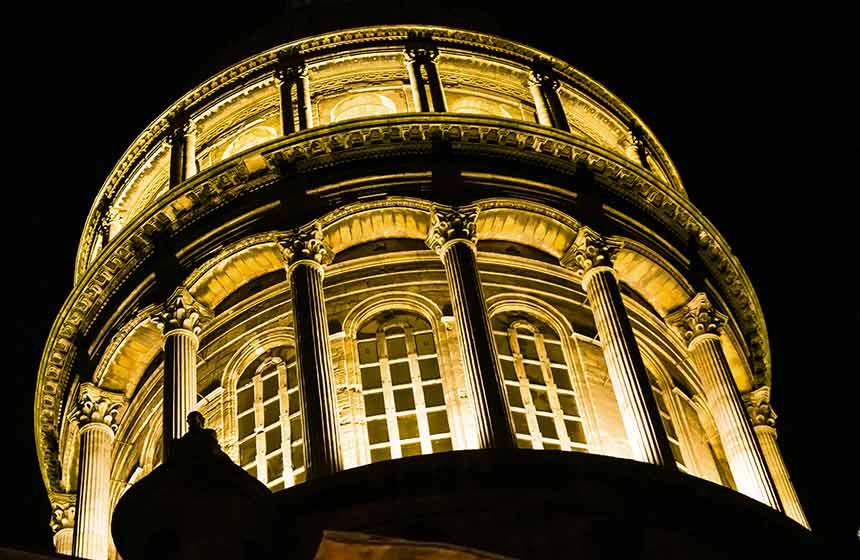 The stunning domed roof of Boulogne sur Mer's basilica in the fortified town. You could be forgiven for thinking it was Rome's Colosseum!