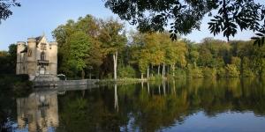 Romantic walk in the heart of Chantilly Forest