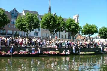 Amiens floating market - French Weekend Breaks